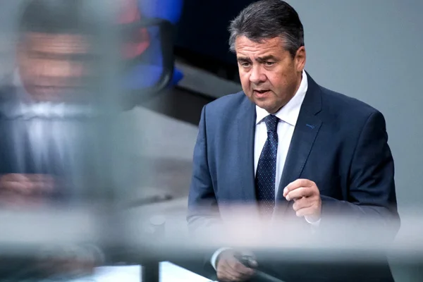 Sigmar Gabriel: Almanya Suriye'den apar topar çekilmemeli