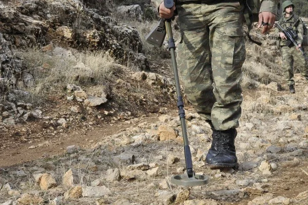 Şırnak'ta yola tuzaklanan EYP patladı! 3 işçi yaralı