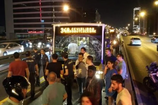Şişli'de metrobüs yayaya çarptı