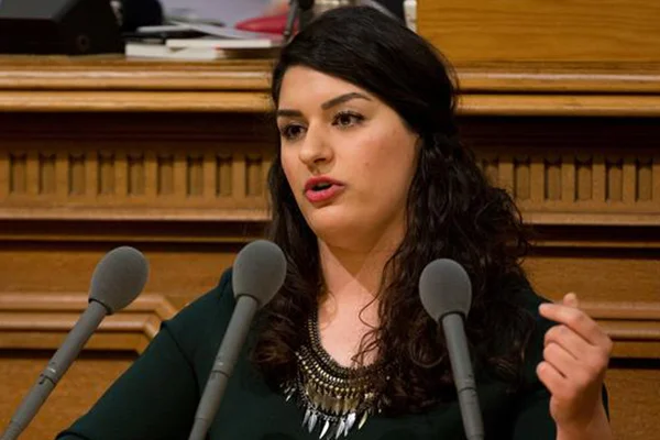 Sol Partili Özdemir, PKK bayrağı nedeniyle yargılanacak!