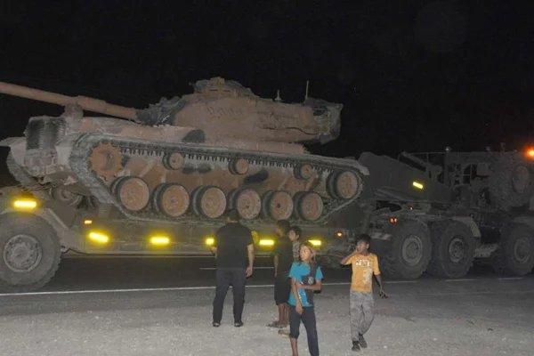 Suriye sınırına tank ve obüs sevkiyatı
