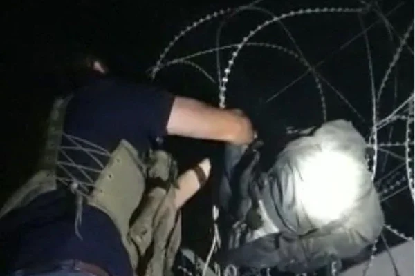 Suriye sınırından Türkiye'ye atılan patlayıcı tellere takıldı