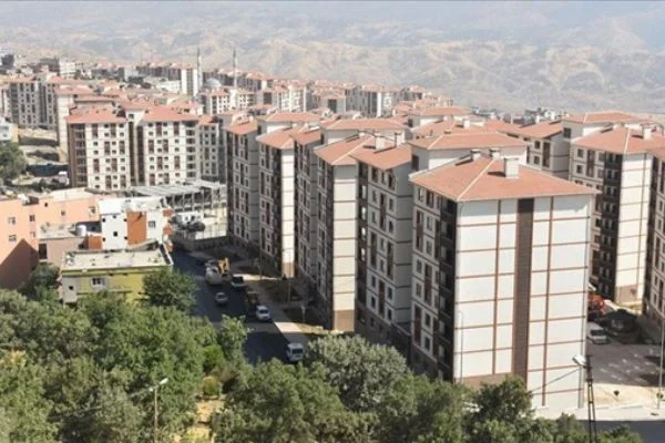 Teröristler yıktı, devlet sıcak yuvaya kavuşturdu
