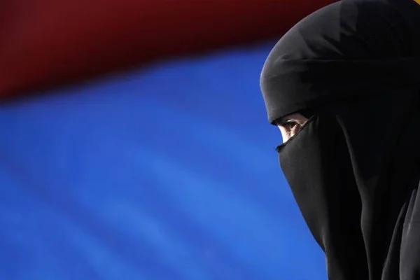Tunus'ta peçelilerin kamu kurumlarına girişi yasaklandı