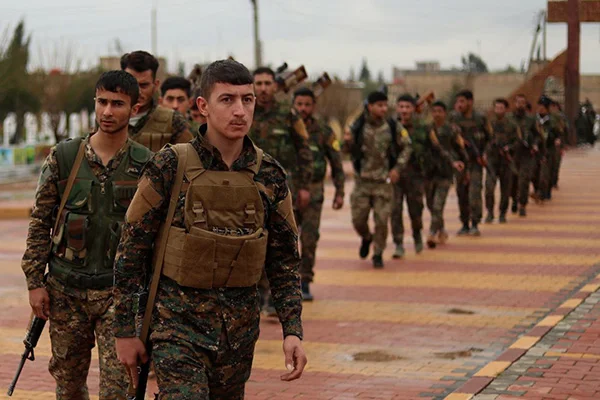 YPG'yi operasyon korkusu sardı; sınıra siper kazıyorlar!