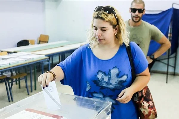 Yunanistan'da Yeni Demokrasi Partisi tek başına iktidar oldu