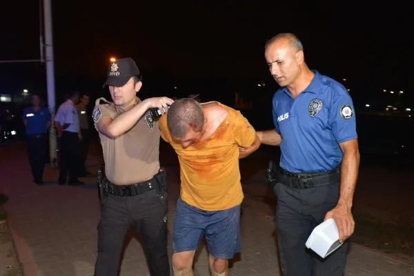 Adana'da satırlı saldırgan 3 kişiyi yaraladı