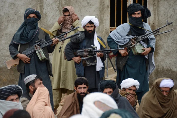 Afganistan'da Taliban kız lisesini ateşe verdi