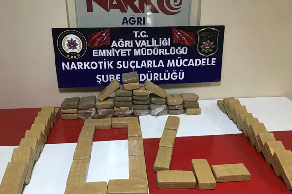 Ağrı'da bir tırda 35 kilogram eroin ele geçirildi