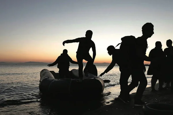 Akdeniz'de yaklaşık 100 düzensiz göçmen kurtarıldı