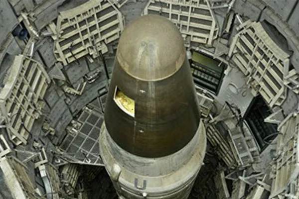 Almanya'dan, ABD'ye rest: Atom bombalarını da götür, git!