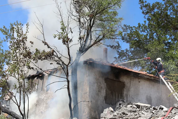 Ankara'da gecekondu yangını