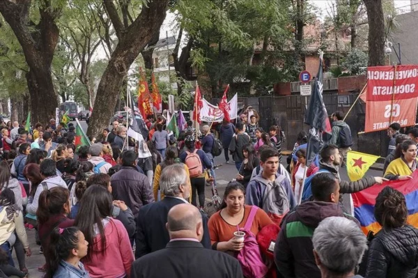 Arjantin'de PKK yandaşları Ermeni gruplarla gösteri düzenledi