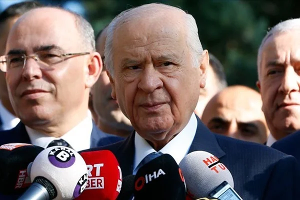 Bahçeli'den 'kayyum' telefonu