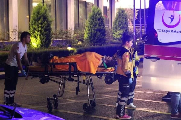 Balık tutanlara çarpan minibüs denize uçtu: 6 yaralı