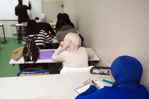 Belçika'da Flaman kesimindeki okullarda, başörtüsü resmen yasaklanıyor!