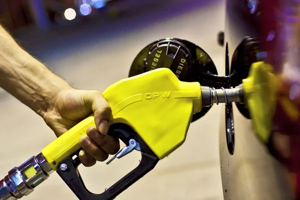 Benzin ve motorine zam bekleniyor
