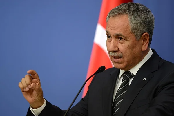 Bülent Arınç'tan çağrı: Yanlış yapıyorsunuz