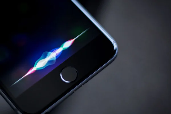 Büyük tepki çekmişti! Apple 'dinlemeyi' durdurdu