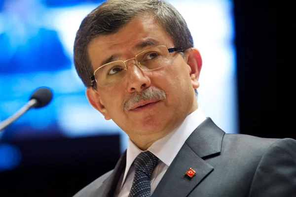 Davutoğlu: Defterler açılırsa birçok insan, insan yüzüne çıkamaz