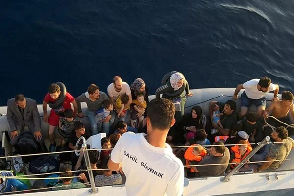 Didim'de 128 düzensiz göçmen yakalandı