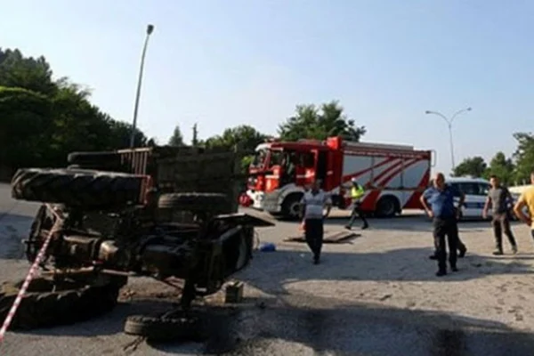 Düzce'de traktör devrildi: 14 yaralı