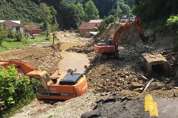 Düzce'deki selin izleri siliniyor