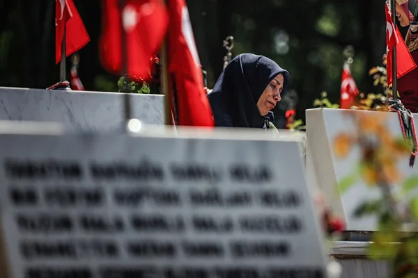Edirnekapı Şehitliği'nde hüzünlü bayram arifesi