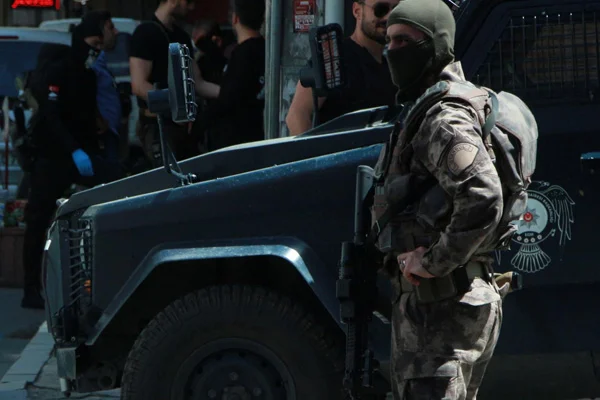 Emniyet ve MİT'ten ortak operasyon: Gri kategorideki teröristler yakalandı