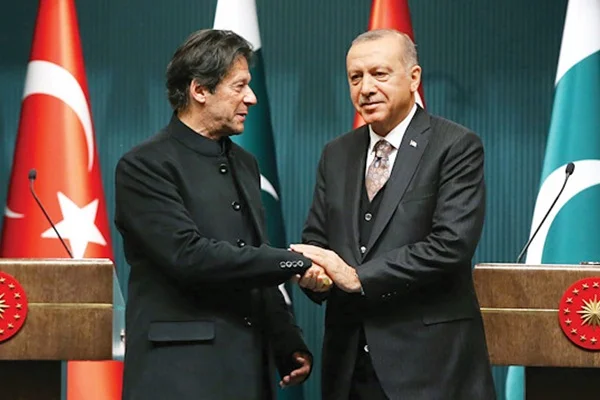 Erdoğan, Pakistan Başbakanı ile görüştü