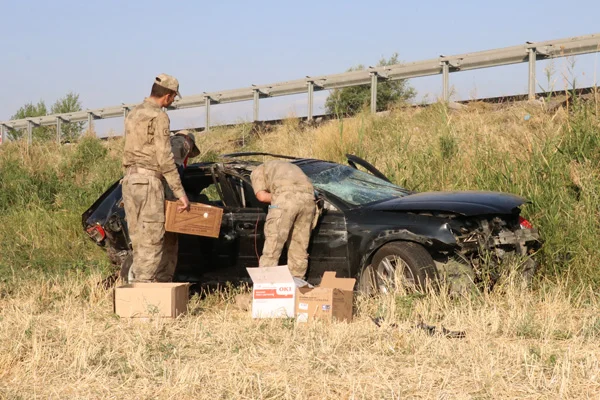Erzincan'da otomobil şarampole devrildi: 2 ölü, 1 yaralı
