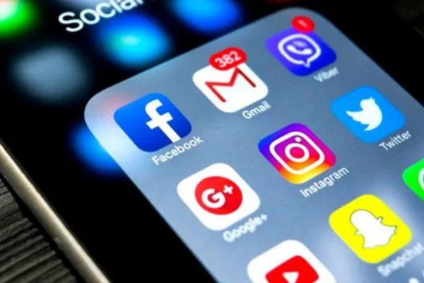 Facebook, Messenger aramalarını dinlediğini kabul etti