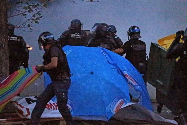 Fransa'da G7 protestosu: 17 kişi gözaltına alındı 4 polis yaralandı