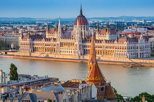Gezi/inceleme: Budapeşte Orta ve Doğu Avrupa arasında bir köprü