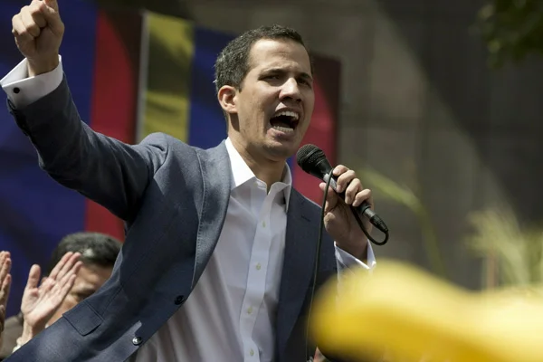 Guaido'dan erken seçim açıklaması: Katılmayacağız
