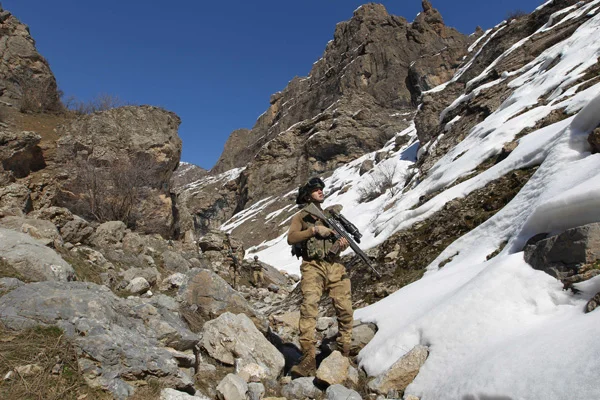 Hakkari'de 2 terörist etkisiz hale getirildi