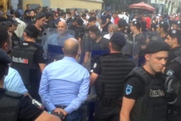 HDP'liler Taksim Meydanı'na çıkmak istedi, polis izin vermedi