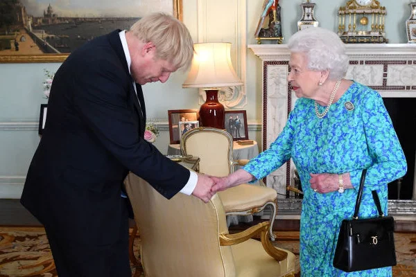 İngiltere'de Kraliçe'den Boris Johnson'ın 'parlamentoyu askıya alma' talebine onay