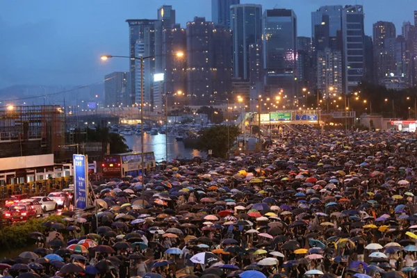 İngiltere: Hong Kong konsolosluğu çalışanımız Çin'de tutuklanmış olabilir