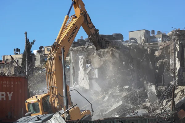 İsrail Doğu Kudüs'te Filistinlilere ait bir evi yıktı