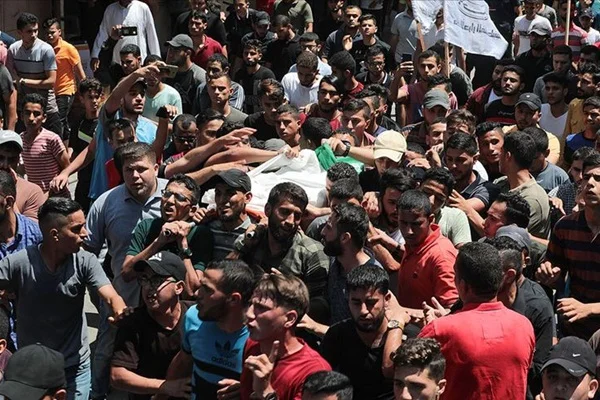 İsrail'in şehit ettiği Filistinliler son yolculuğuna uğurlandı