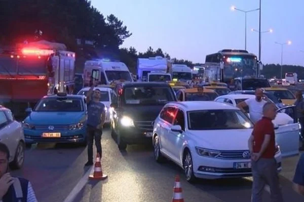 İstanbul Havalimanı yolu trafiğe kapandı