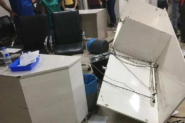 İstediği ilacı yazmayan doktora vurdu, hastaneyi dağıttı