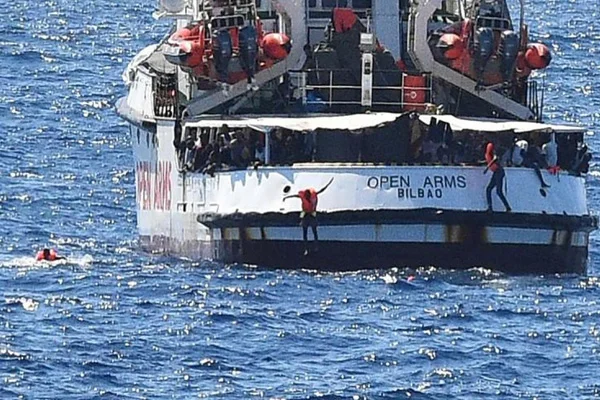 İtalya'dan 'Open Arms' kararı: Gemiye el konulacak, göçmenler Lampedusa'ya indirilecek