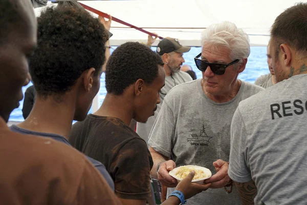 İtalya İçişleri Bakanı'ndan Hollywood yıldızı Richard Gere'e: Göçmenleri villanda ağırla