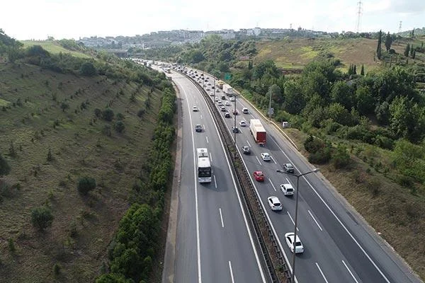 İzmit Doğu Kavşağı ile Adapazarı gişeleri arasında bakım çalışması