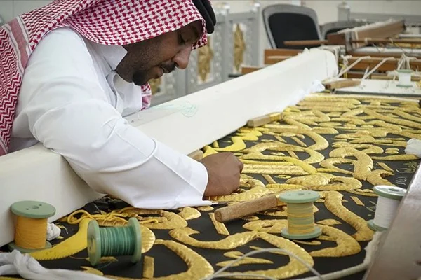 Kabe yeni örtüsüyle buluşacak
