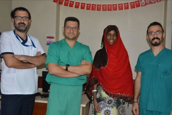 Kalbi 100 dakika durdurulan Somalili kız sağlığına kavuştu