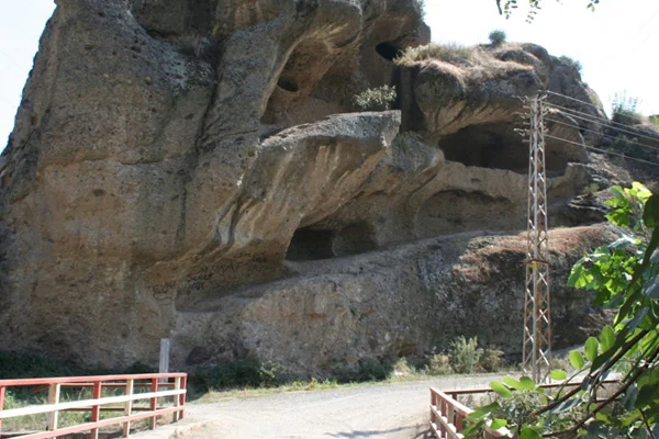 Katlı yaşamın ilk yerleşkesi turistlerin ilgi odağı oldu