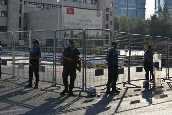 Kayyum kararlarına ilk tepki CHP'den geldi
